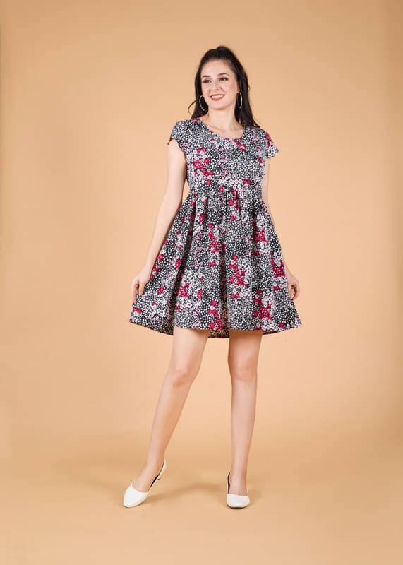     			Mantra Fashion Women's Black and Pink Floral Knee Length Fit & Flare Dress ( Pack of 1 )