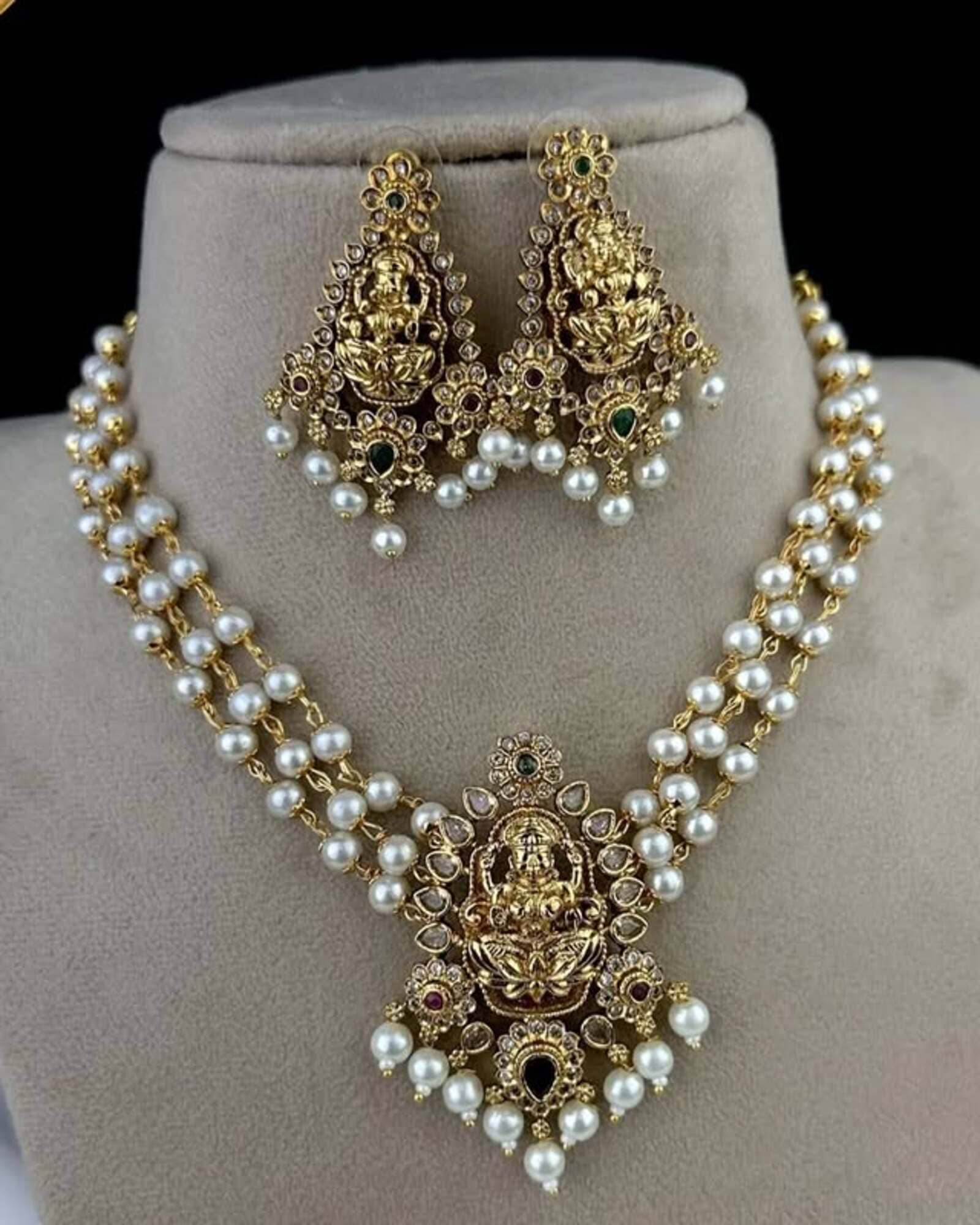 ROFARWORD Gold Brass Necklace Set ( Pack of 1 )