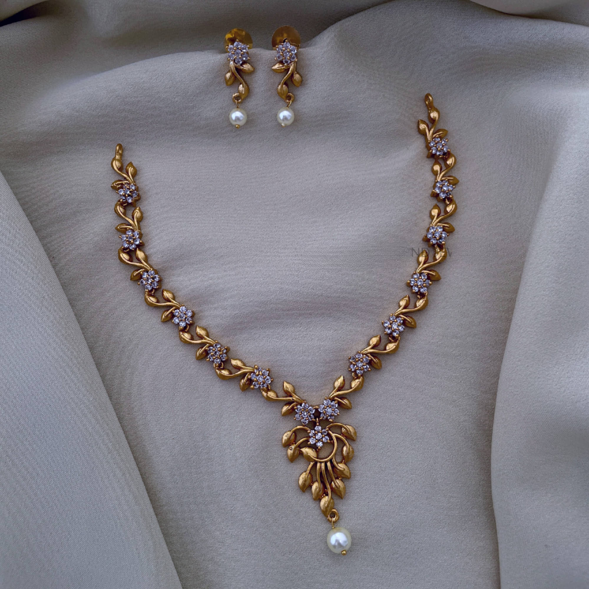 ROFARWORD Gold Brass Necklace Set ( Pack of 1 )