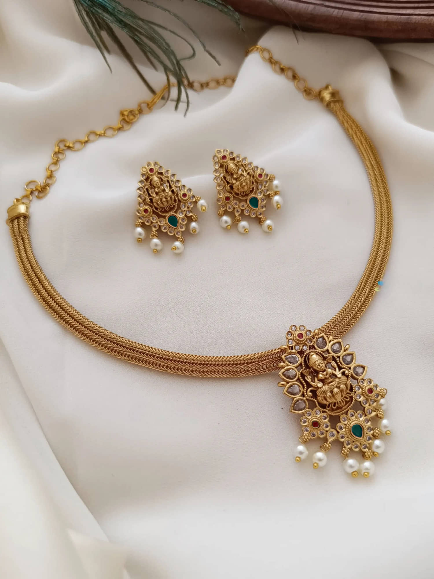 ROFARWORD Gold Brass Necklace Set ( Pack of 1 )