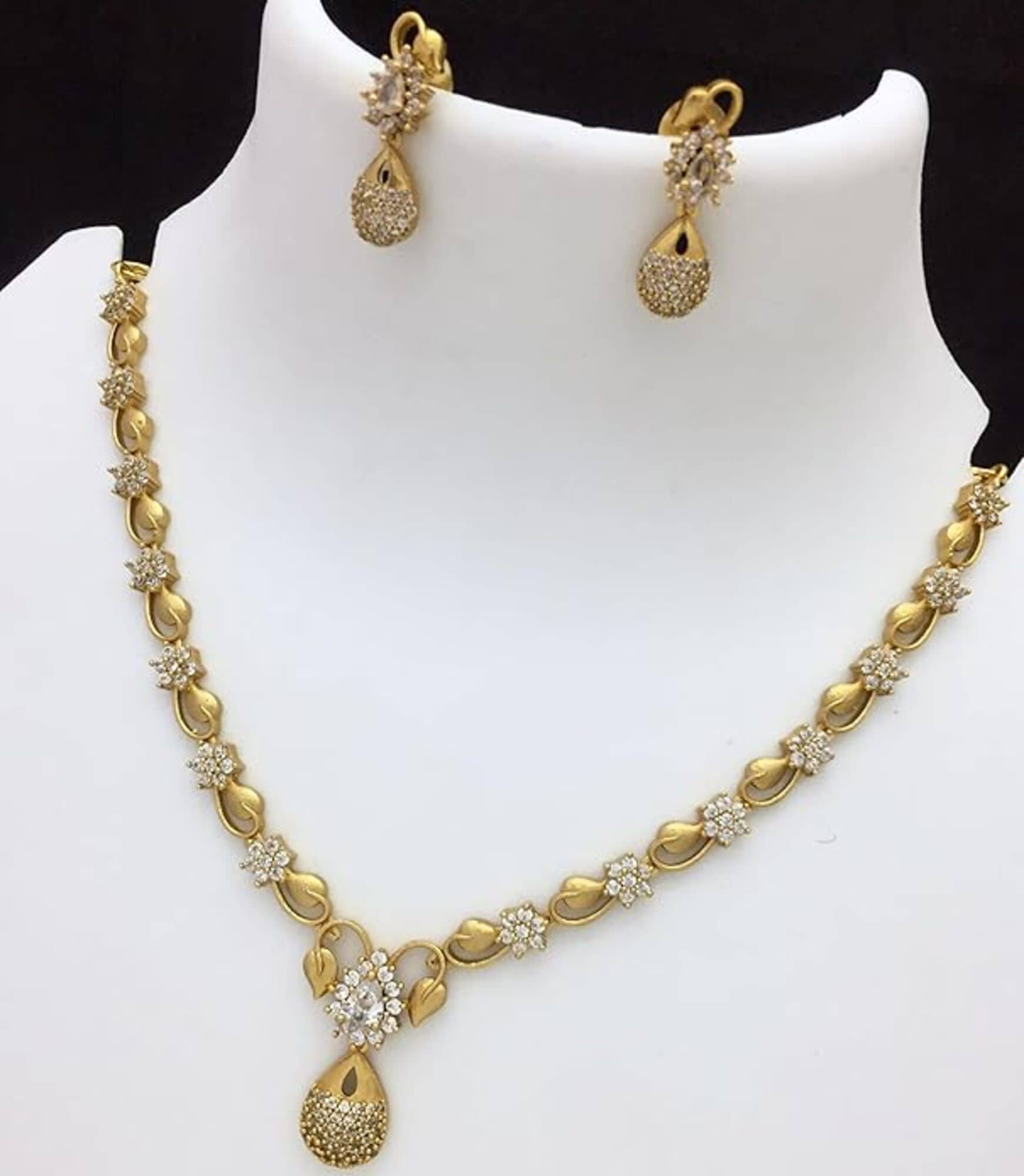 ROFARWORD Gold Brass Necklace Set ( Pack of 1 )