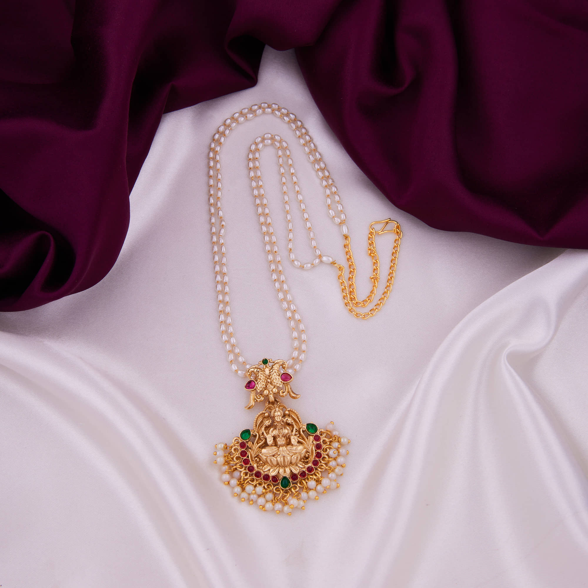 ROFARWORD Gold Brass Necklace Set ( Pack of 1 )