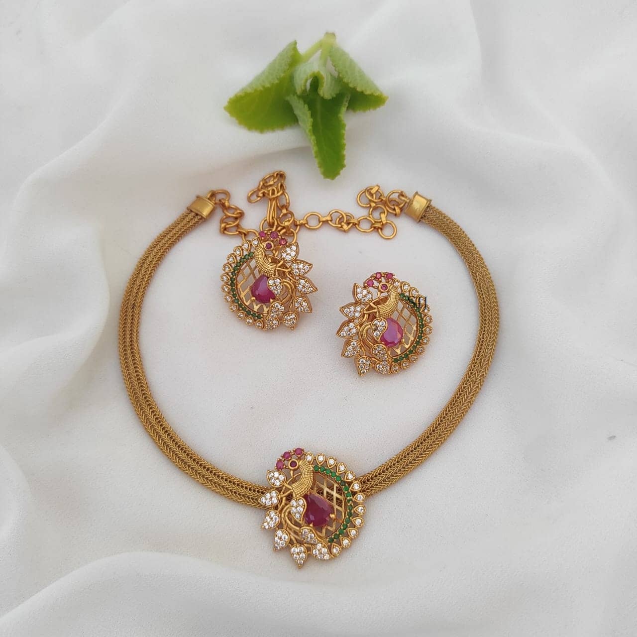 ROFARWORD Gold Brass Necklace Set ( Pack of 1 )