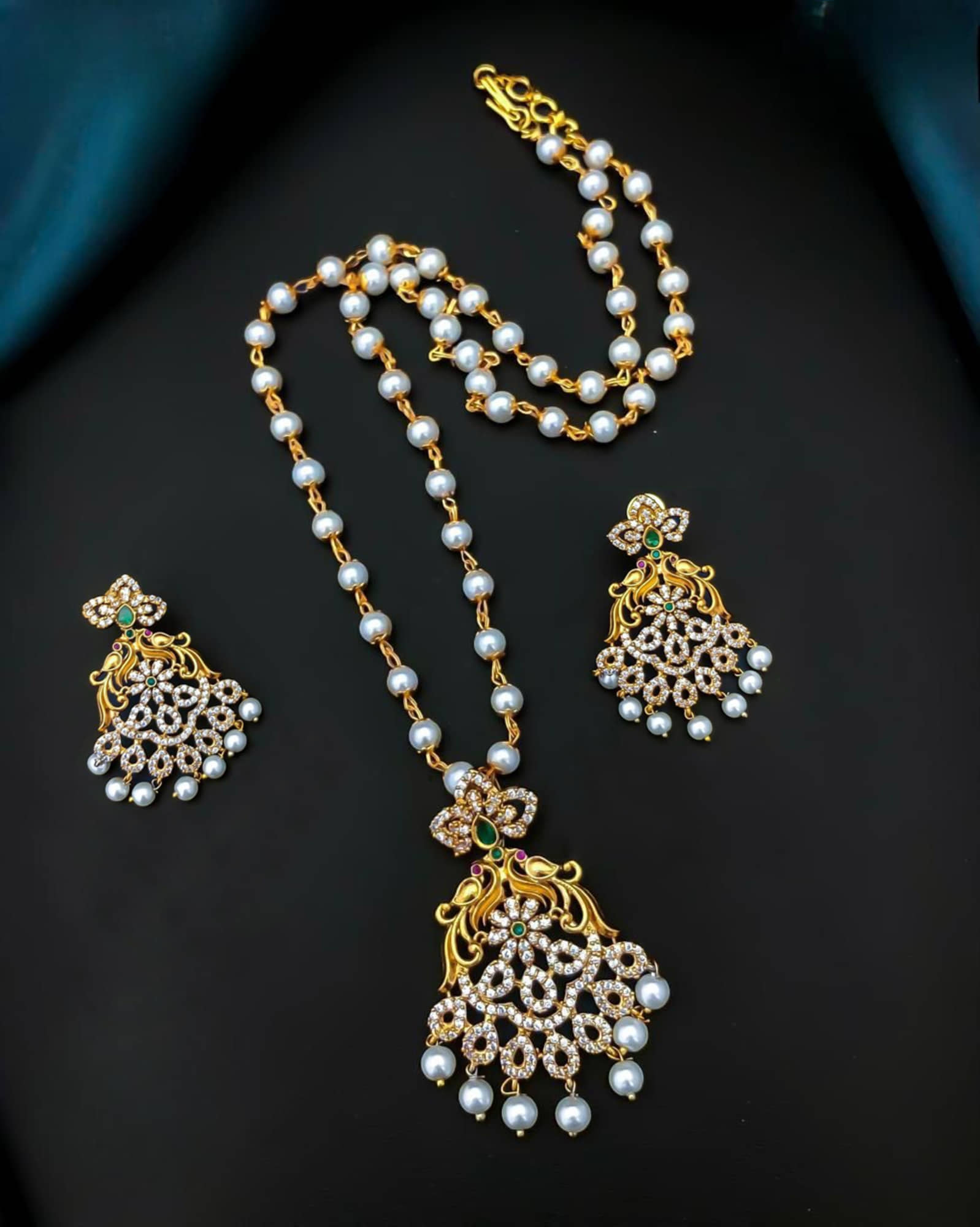 ROFARWORD Gold Brass Necklace Set ( Pack of 1 )