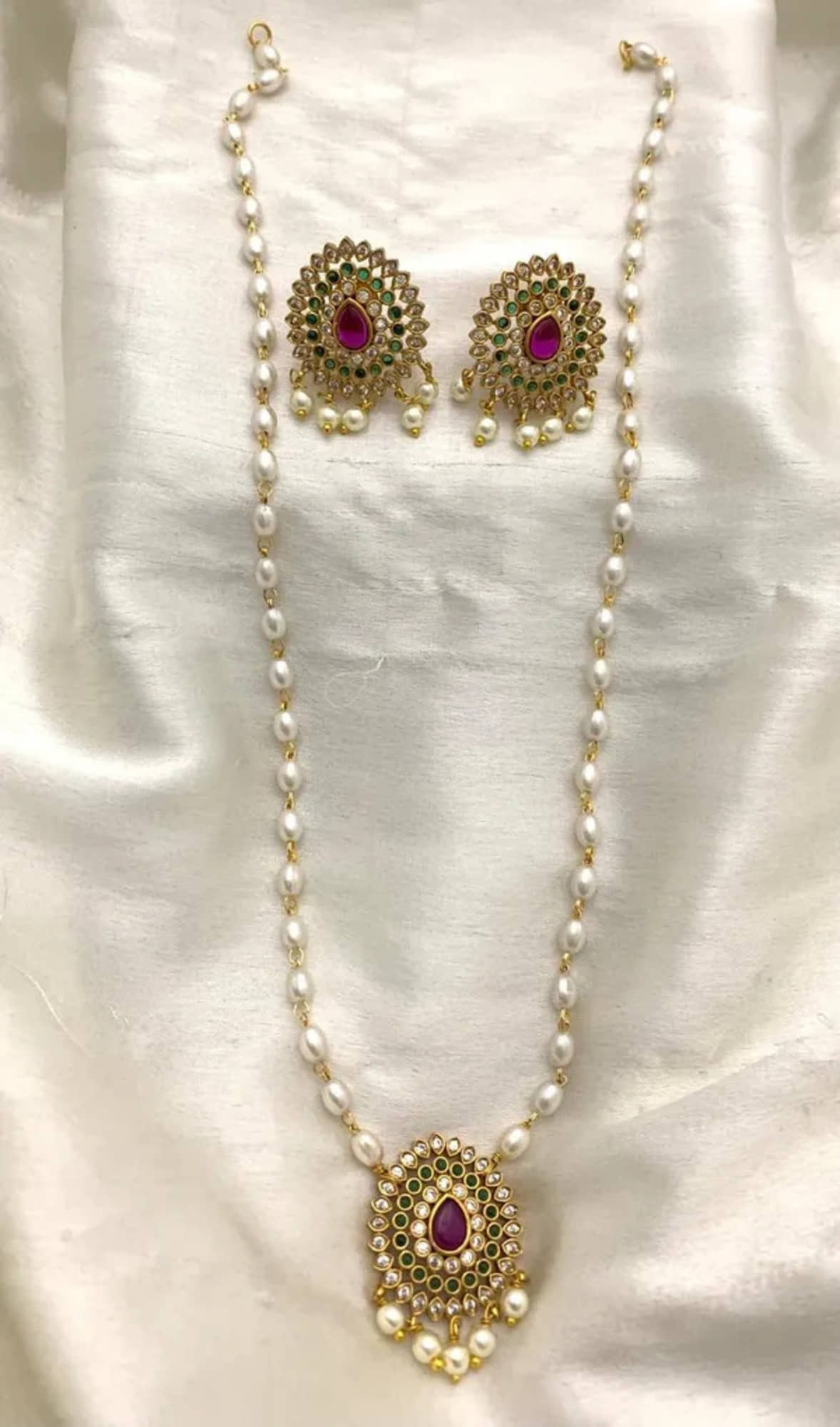 ROFARWORD Gold Brass Necklace Set ( Pack of 1 )
