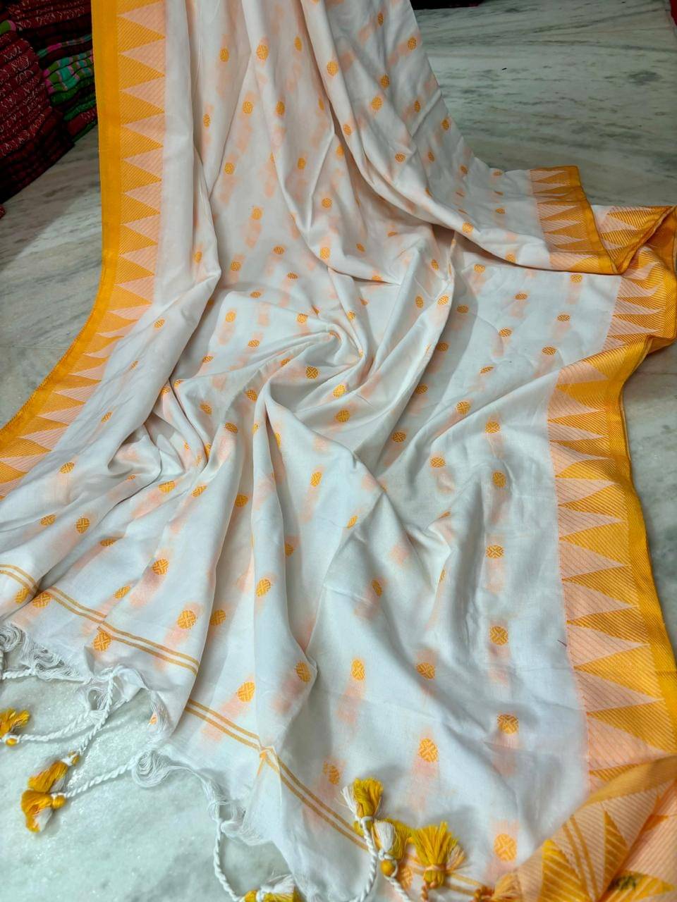 SARADA HANDLOOM Cotton Printed Saree With Unstitched Blouse Piece ( White ) SARADA HANDLOOM Cotton Printed Saree With Unstitched Blouse Piece ( White )