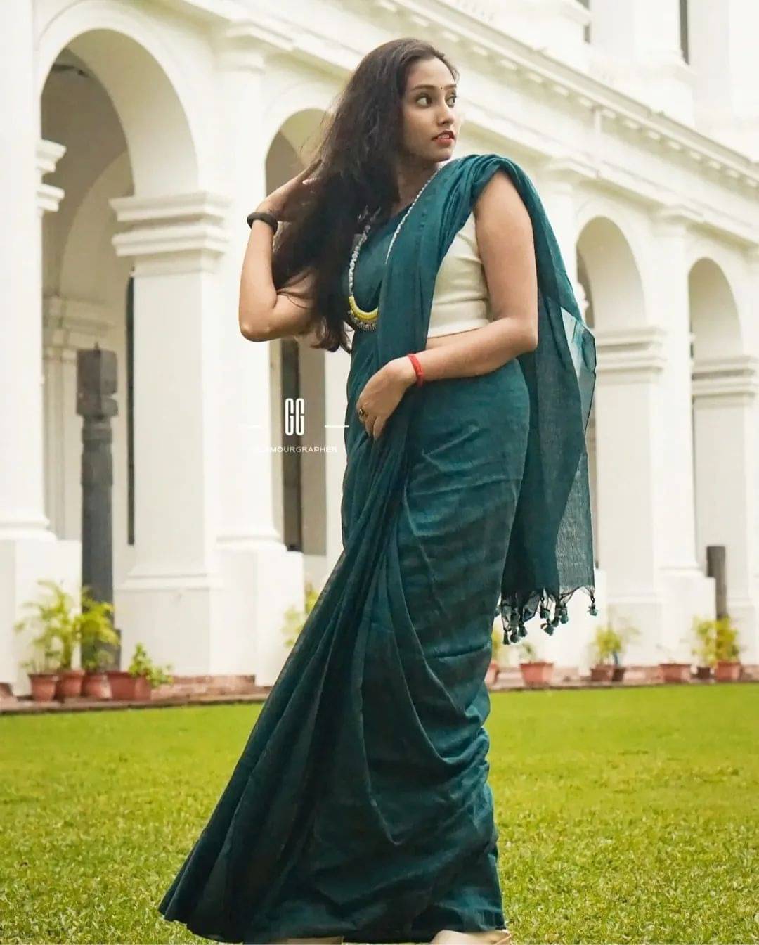 SARADA HANDLOOM Cotton Solid Saree With Unstitched Blouse Piece ( Green ) SARADA HANDLOOM Cotton Solid Saree With Unstitched Blouse Piece ( Green )