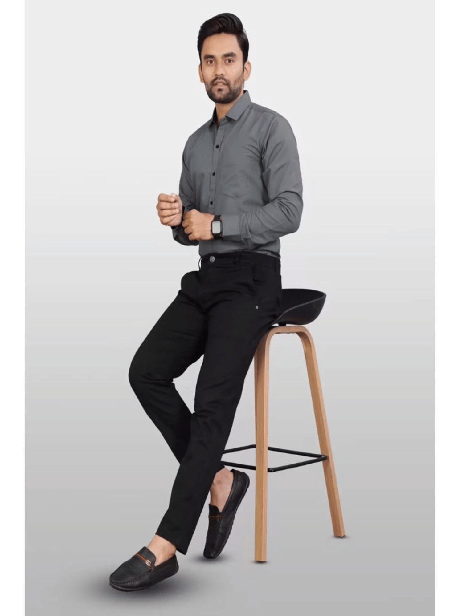 VERTUSY Cotton Blend Regular Fit Solids Full Sleeves Men's Casual Shirt - Grey ( Pack of 1 )     			VERTUSY Cotton Blend Regular Fit Solids Full Sleeves Men's Casual Shirt - Grey ( Pack of 1 )