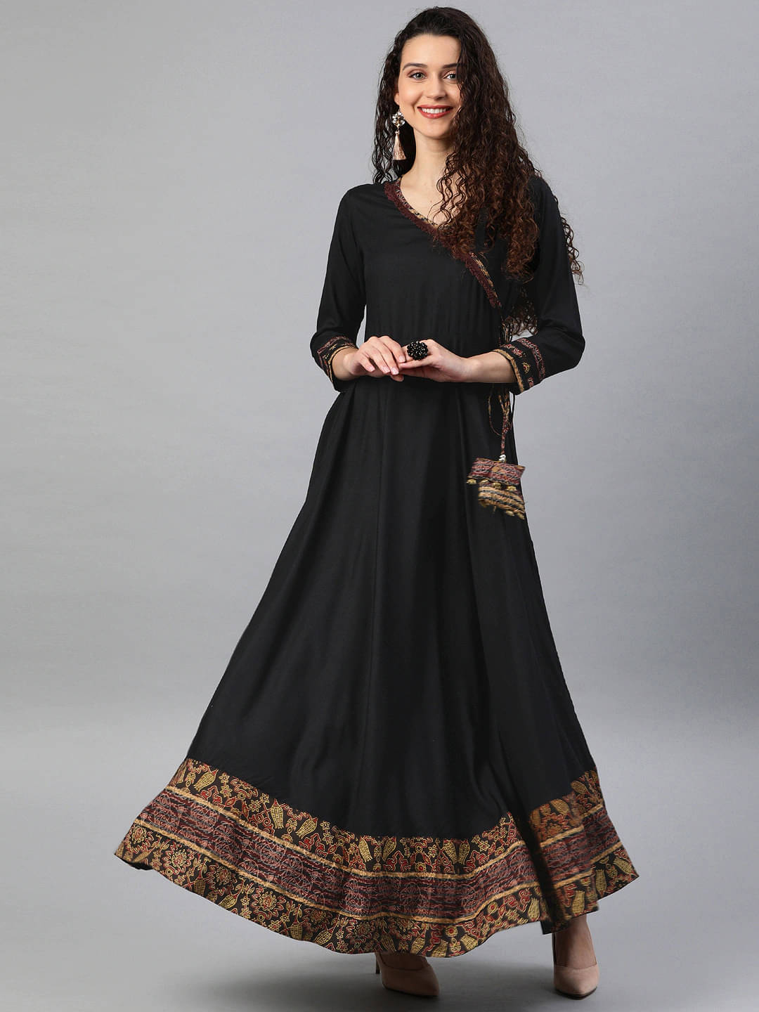Yash Gallery Pack of 1 Rayon Printed Anarkali Women's Kurti - ( Black ) Yash Gallery Pack of 1 Rayon Printed Anarkali Women's Kurti - ( Black )