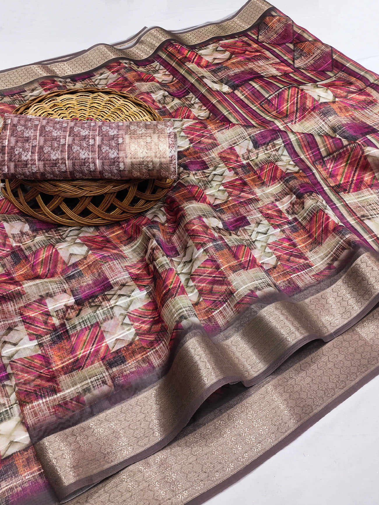 BAYUPRI Organza Printed Saree With Unstitched Blouse Piece ( Maroon ) - Sarees | Buy online on ZillyBuy