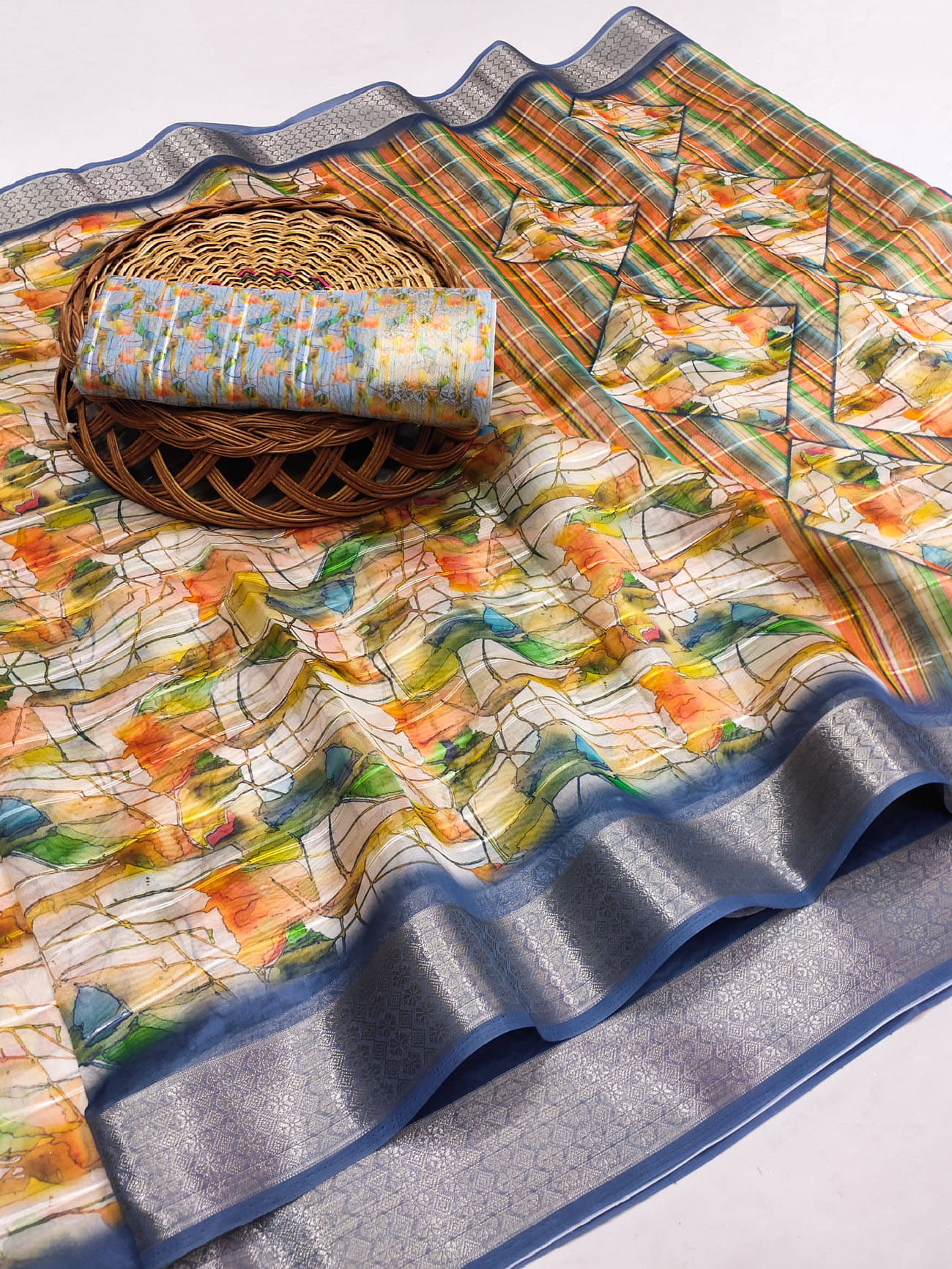 BAYUPRI Organza Printed Saree With Unstitched Blouse Piece ( Orange ) BAYUPRI Organza Printed Saree With Unstitched Blouse Piece ( Orange )