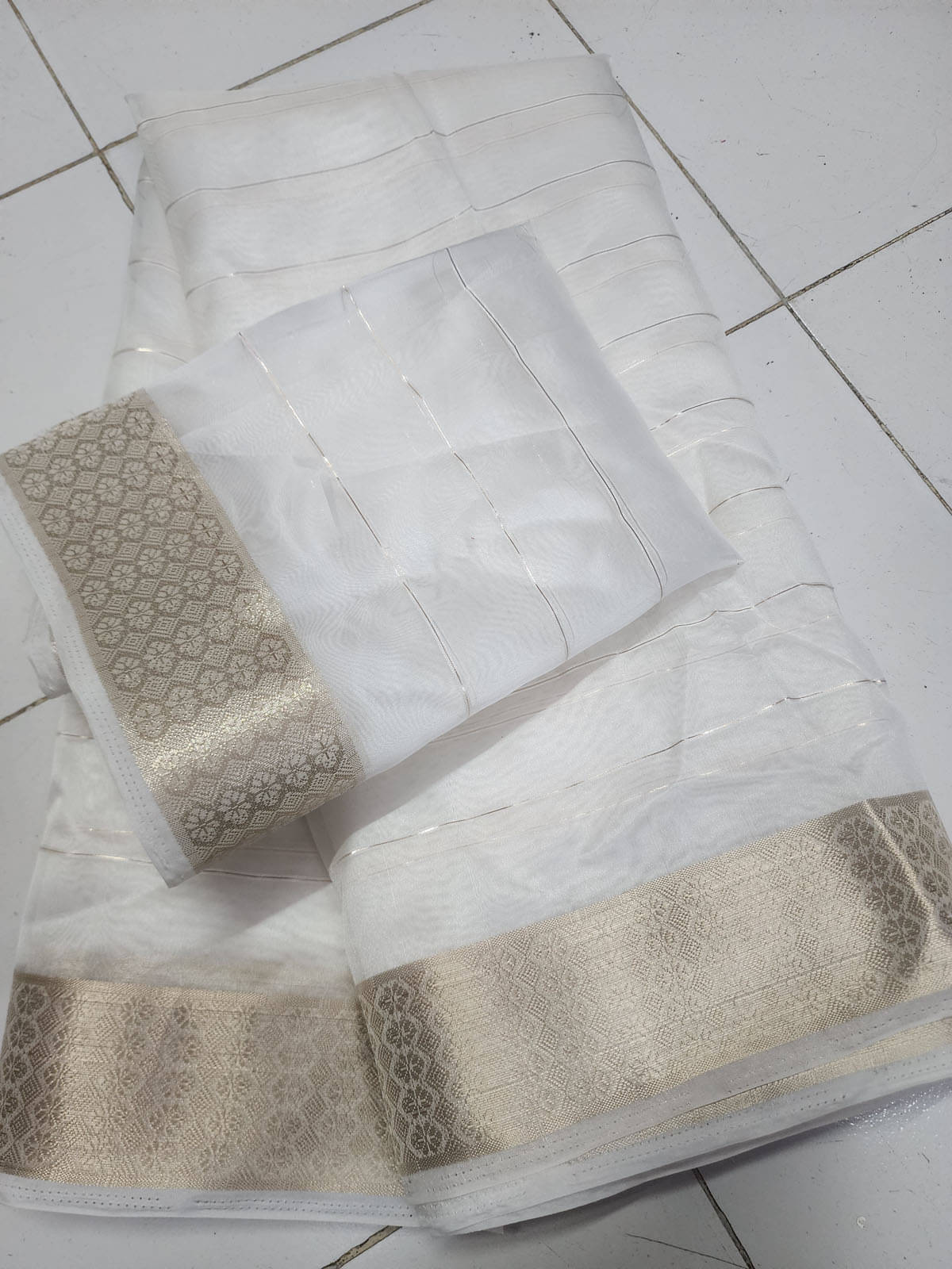     			BAYUPRI Organza Woven Saree With Unstitched Blouse Piece ( White )