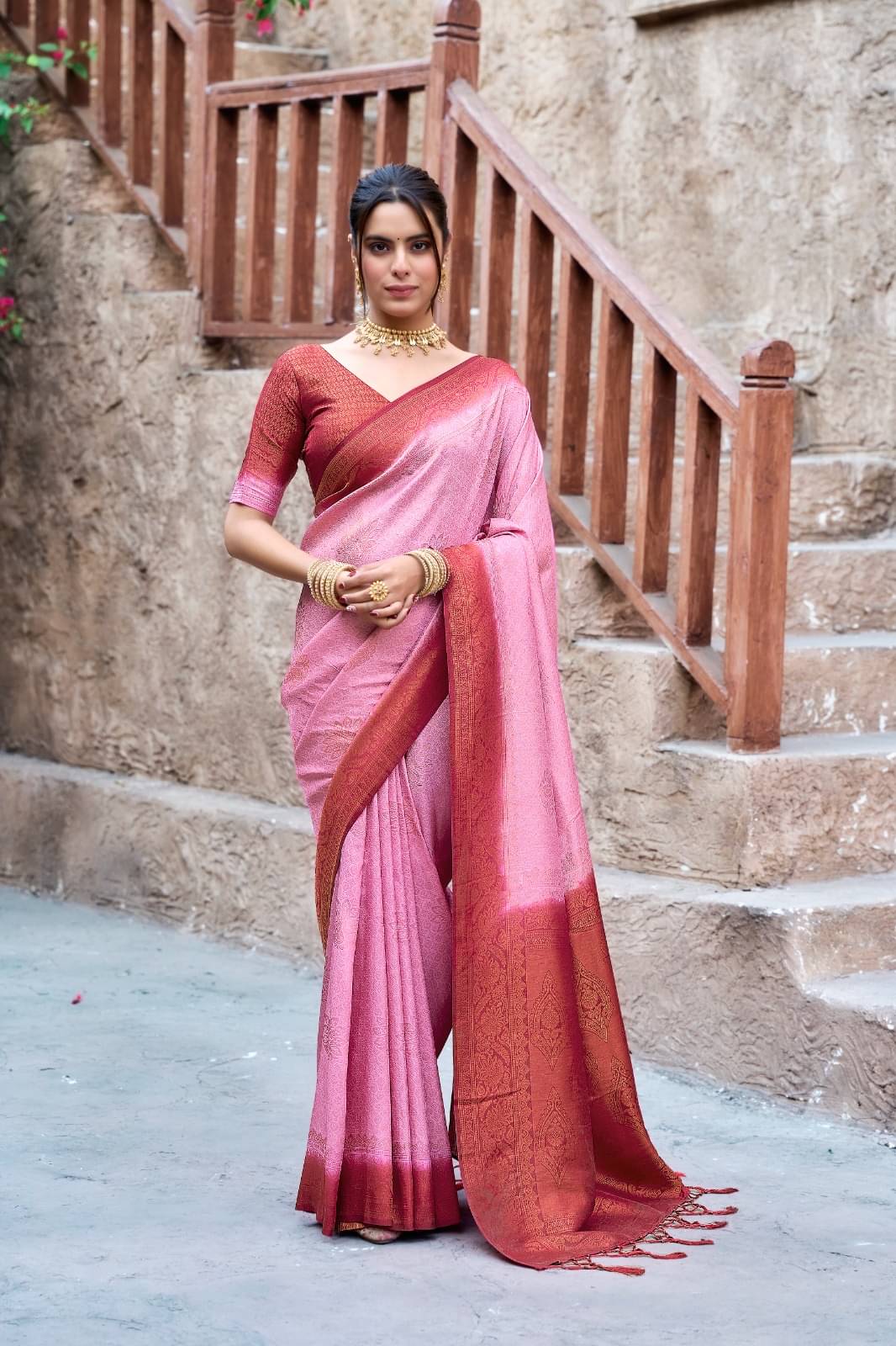     			SARIK  FASHION Banarasi Silk Woven Saree With Unstitched Blouse Piece ( Pink )