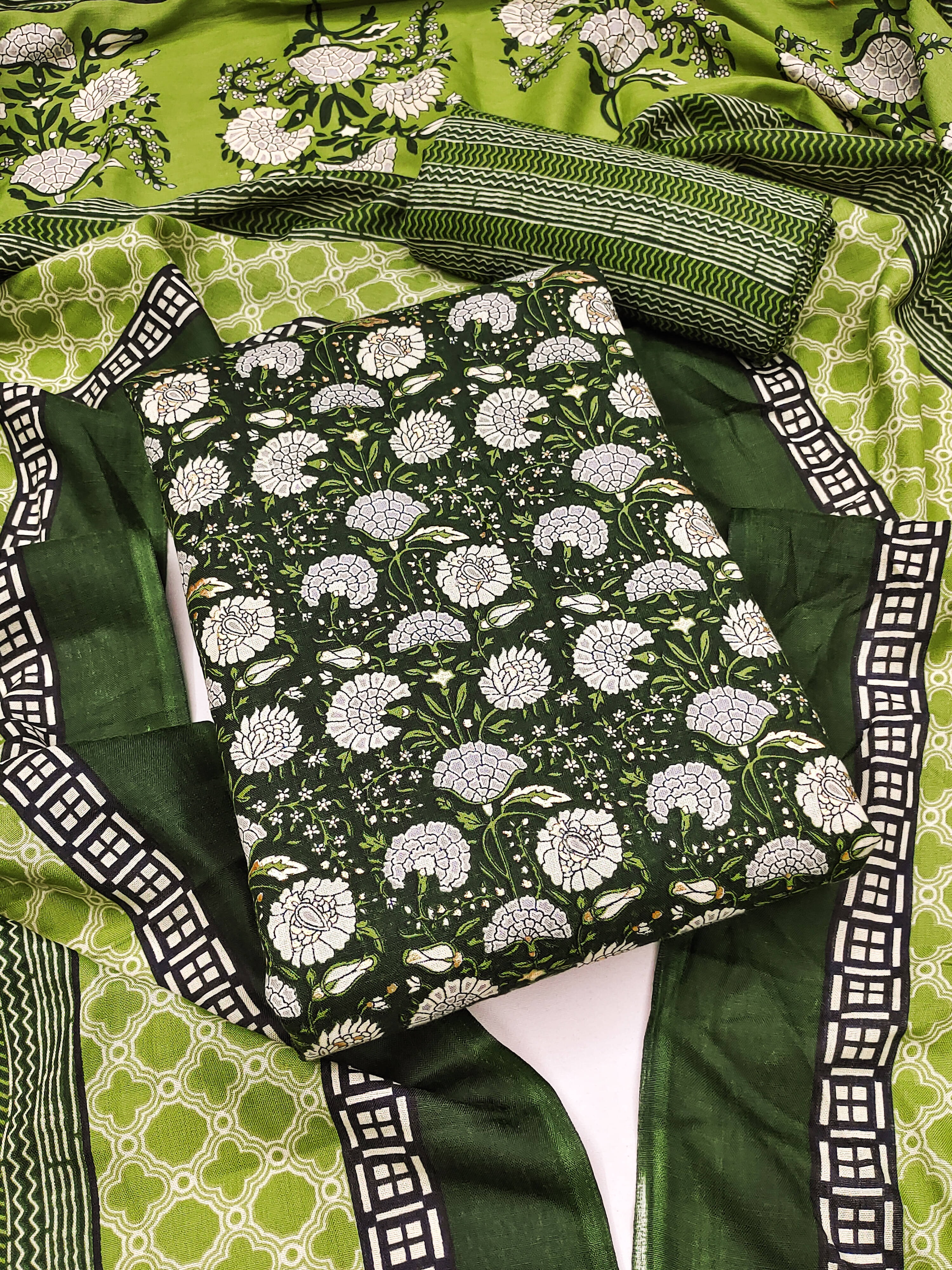     			Nayanthara Trends Unstitched Cotton Blend Printed Dress Material - Green ( Pack of 1 )