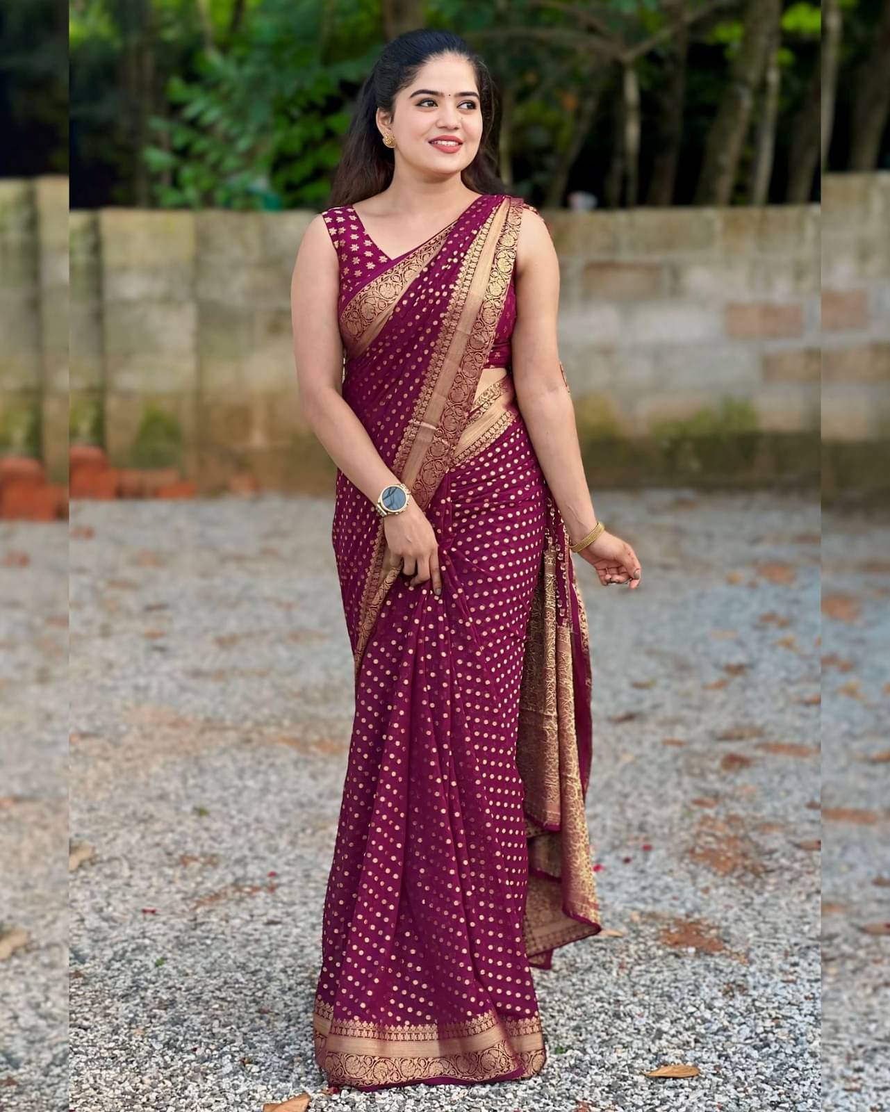     			A TO Z CART Banarasi Silk Embellished Saree With Unstitched Blouse Piece ( Maroon )