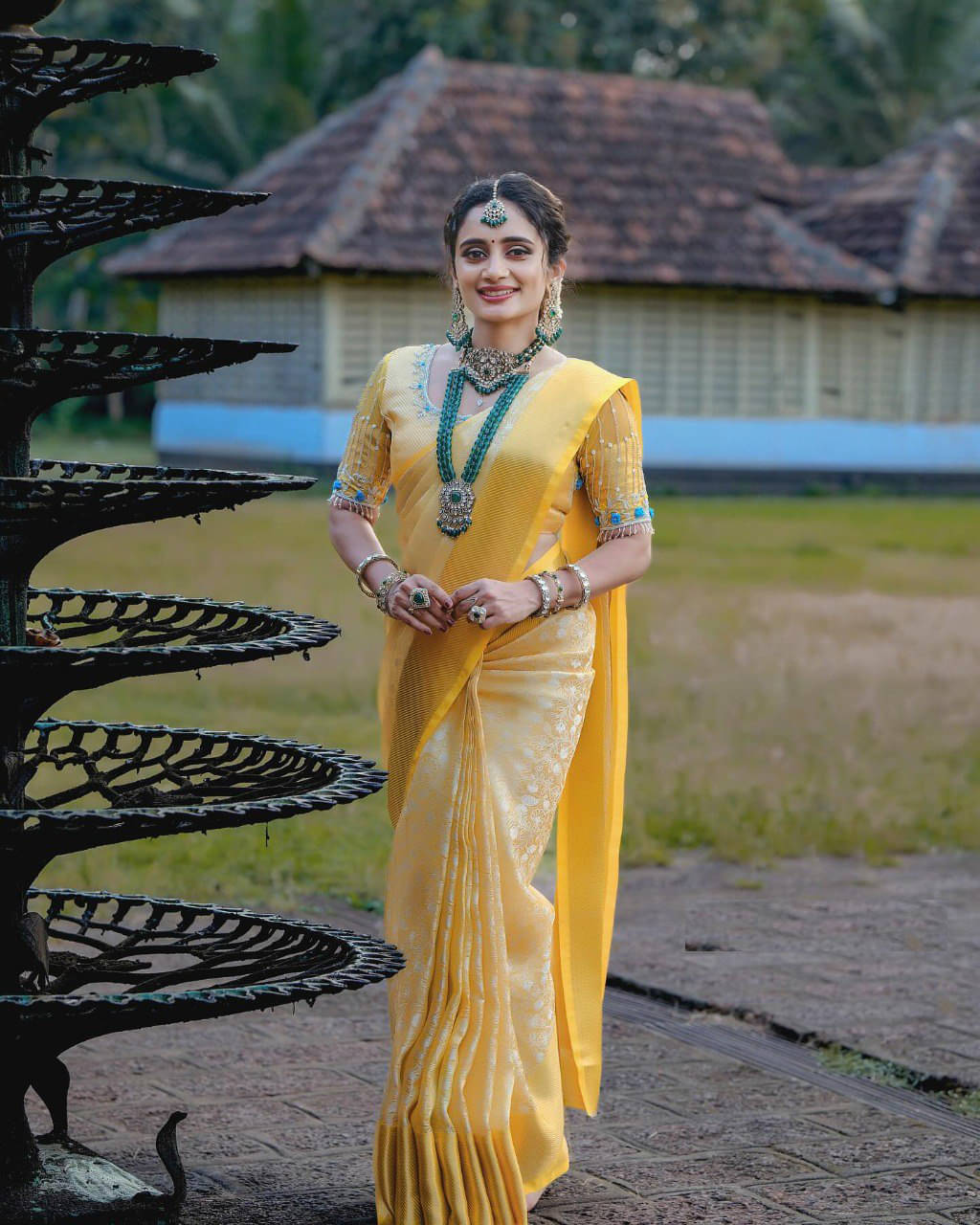 JULEE Banarasi Silk Embellished Saree With Unstitched Blouse Piece ( Yellow ) JULEE Banarasi Silk Embellished Saree With Unstitched Blouse Piece ( Yellow )