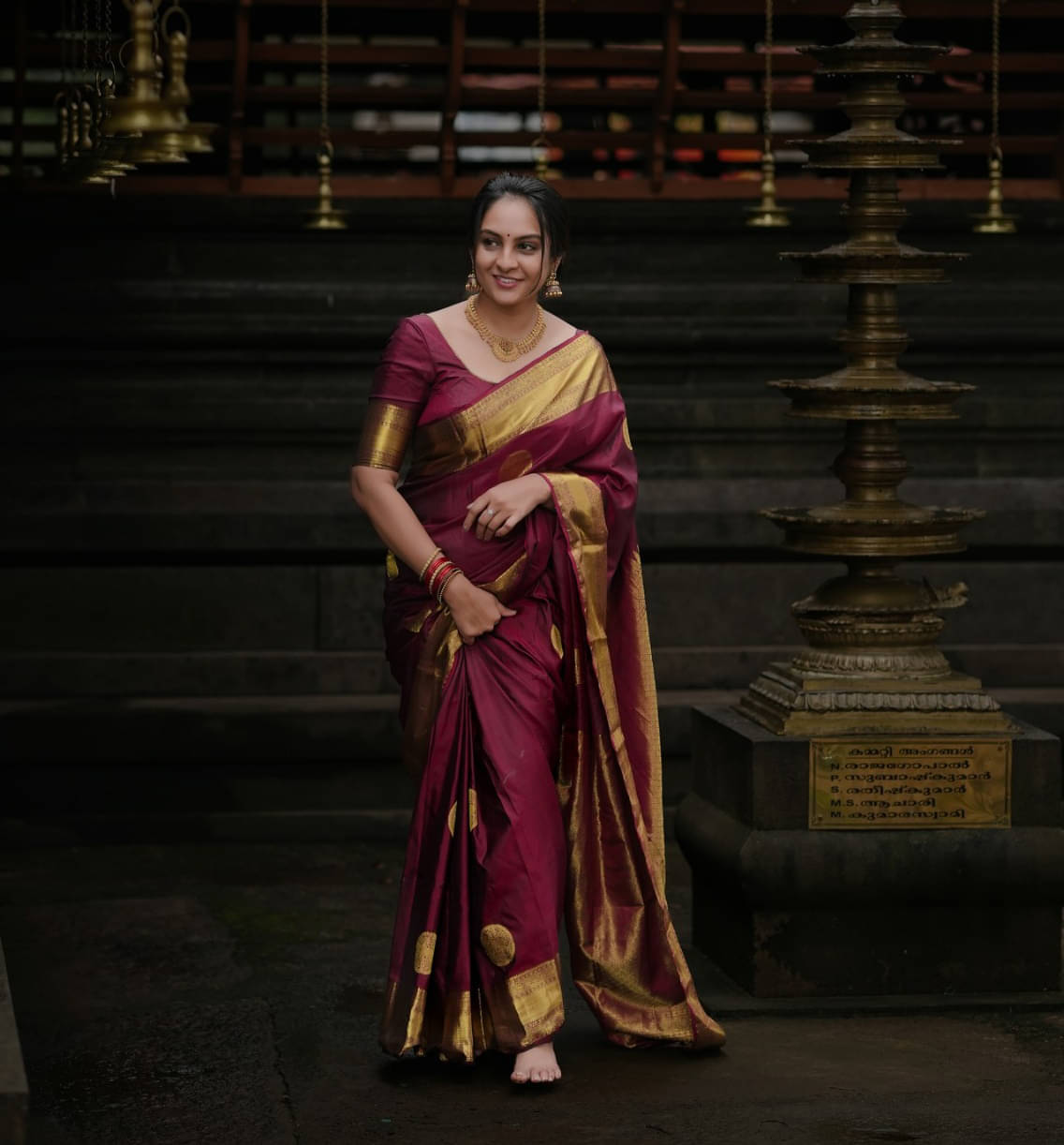 JULEE Banarasi Silk Woven Saree With Unstitched Blouse Piece ( Maroon ) JULEE Banarasi Silk Woven Saree With Unstitched Blouse Piece ( Maroon )
