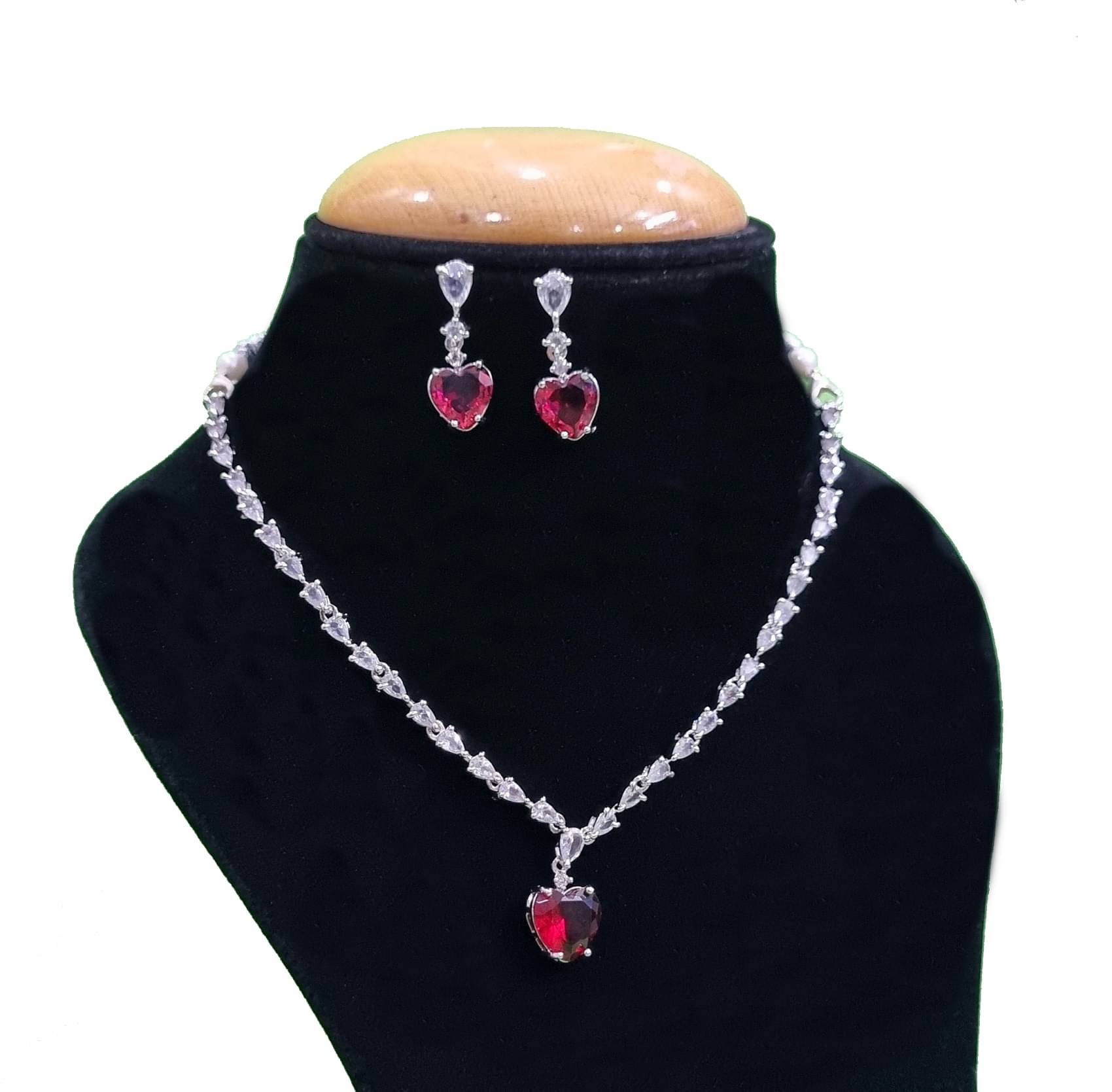     			Ladymania Red Alloy Necklace Set ( Pack of 1 )