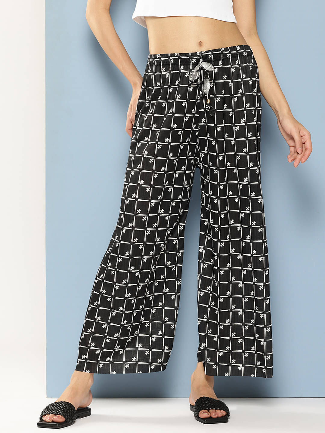 Aarika Pack of 1 Polyester Straight Women's Palazzos ( Black ) Aarika Pack of 1 Polyester Straight Women's Palazzos ( Black )