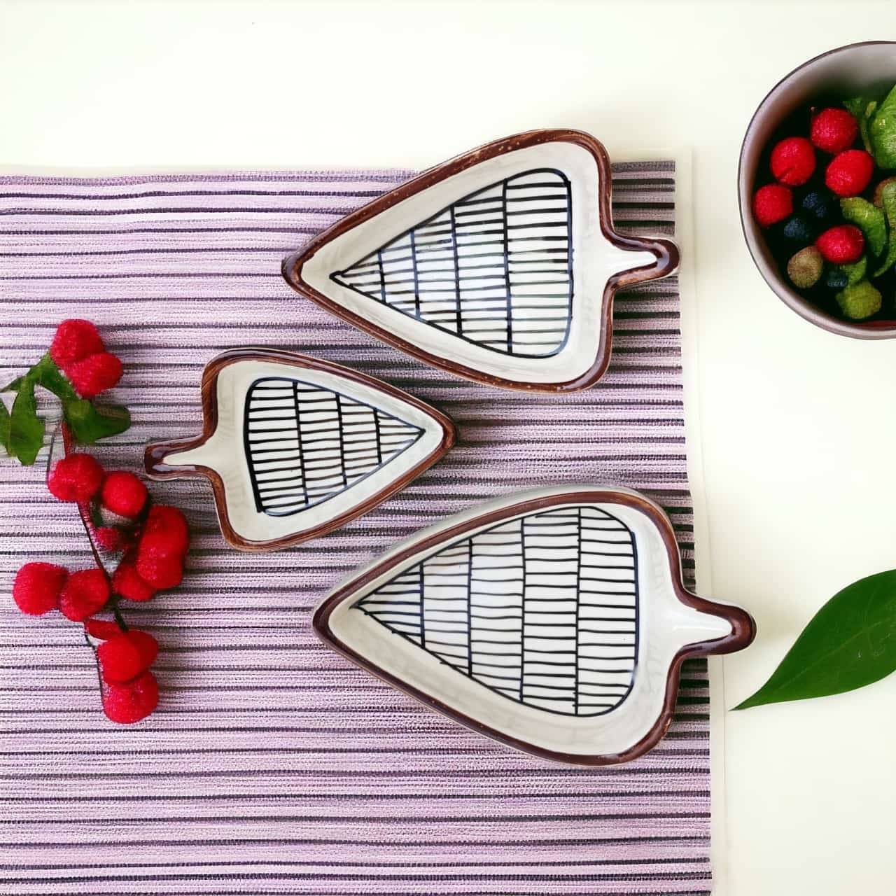 Malaikah 3 Pcs Ceramic Black Platter Malaikah 3 Pcs Ceramic Black Platter