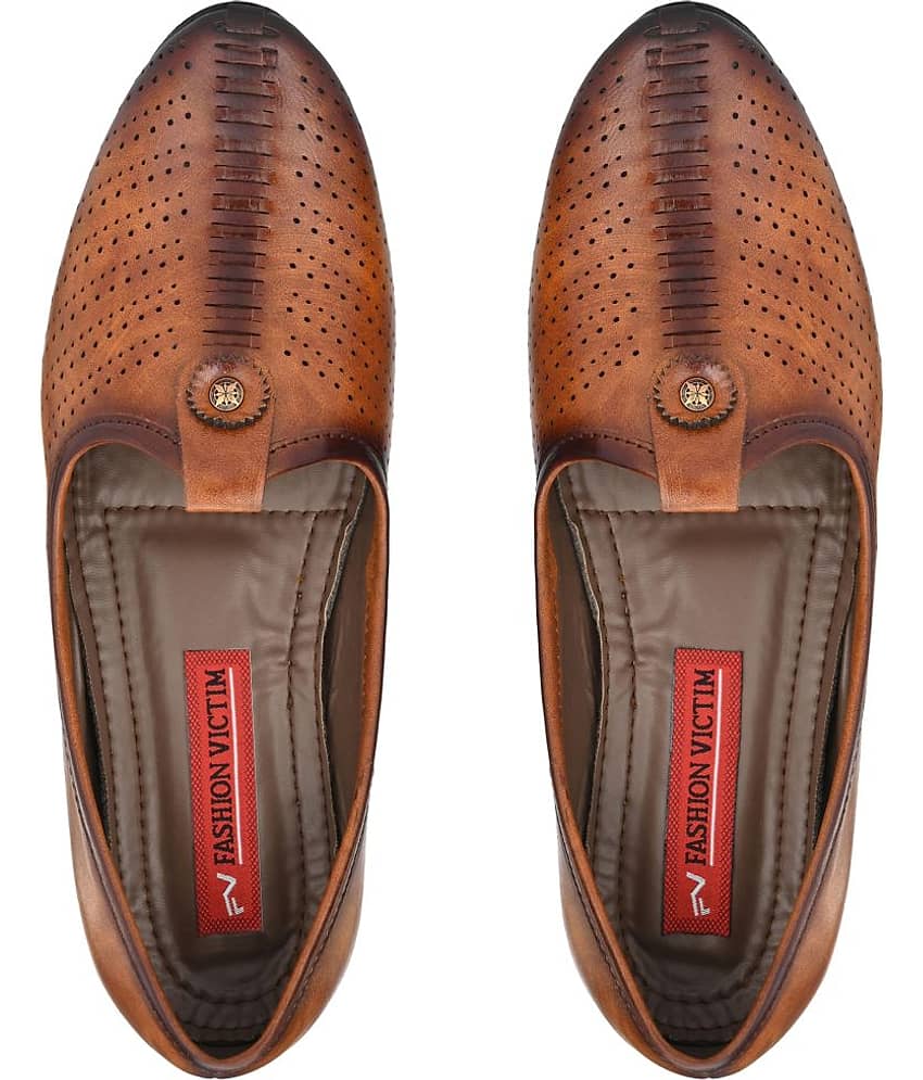 Fashion Victim - Tan Men's Mojaris - Ethnic Shoes | Buy online on ZillyBuy
