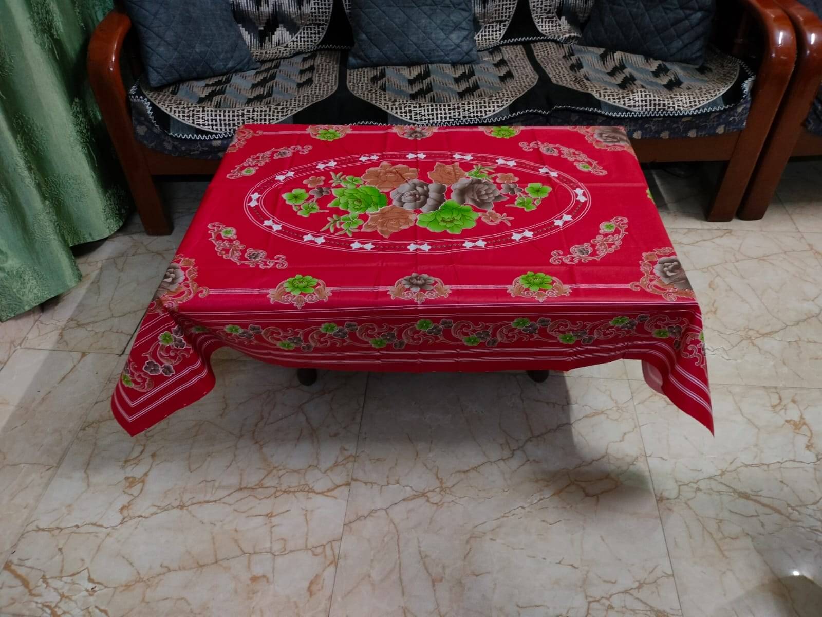 GHARKEY Self Design Polyester 2 Seater Rectangle Table Cover ( 135 x 111 ) cm Pack of 1 Red GHARKEY Self Design Polyester 2 Seater Rectangle Table Cover ( 135 x 111 ) cm Pack of 1 Red