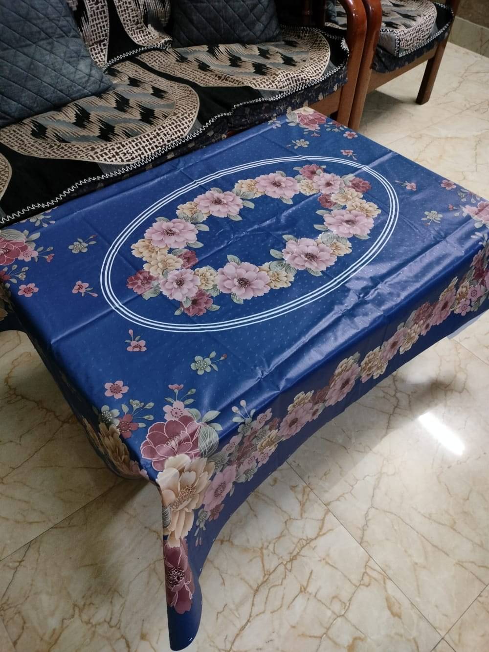 GHARKEY Self Design Polyester 2 Seater Rectangle Table Cover ( 135 x 101 ) cm Pack of 1 Red GHARKEY Self Design Polyester 2 Seater Rectangle Table Cover ( 135 x 101 ) cm Pack of 1 Red