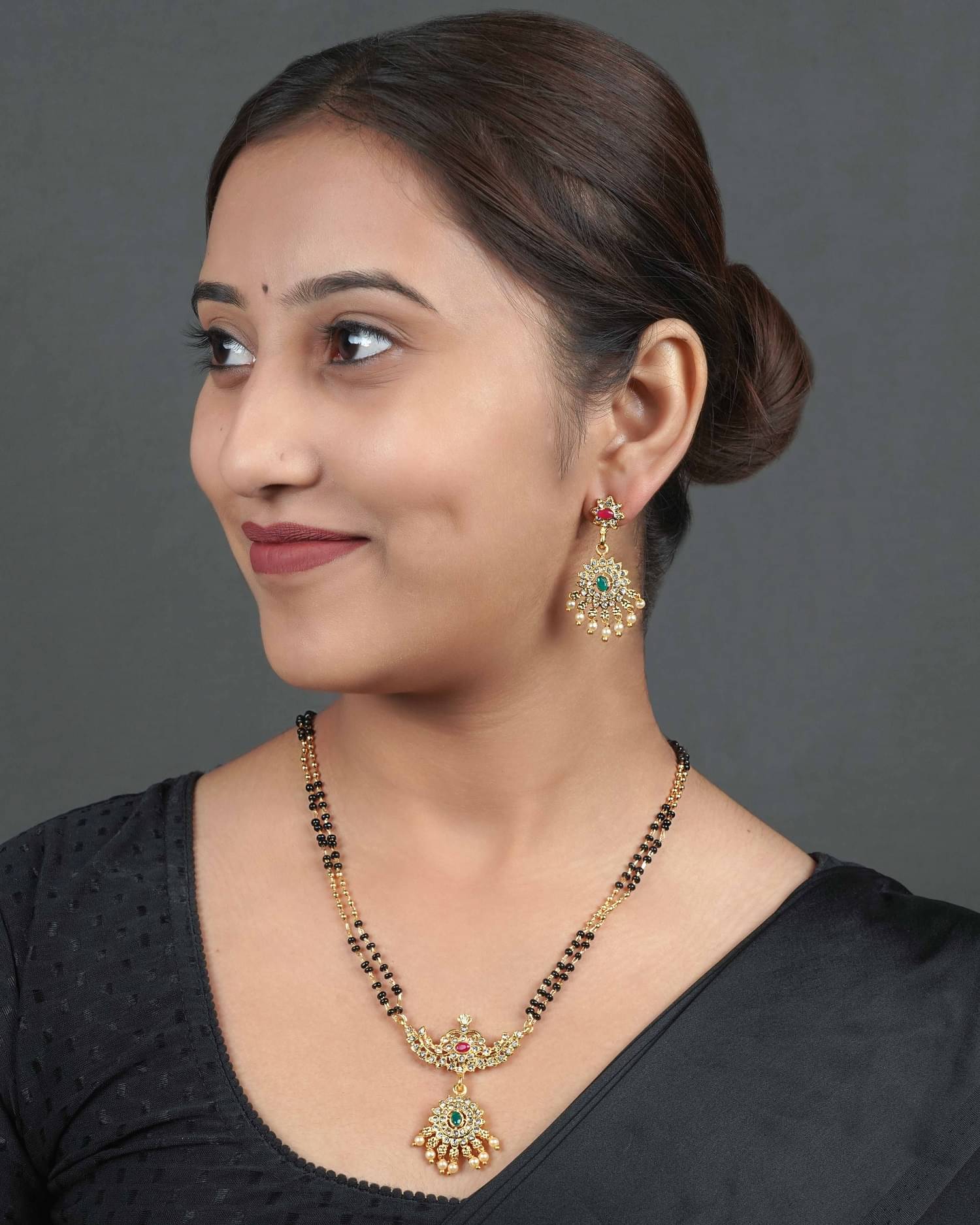     			LAFORWORD Gold Alloy Necklace Set ( Pack of 1 )