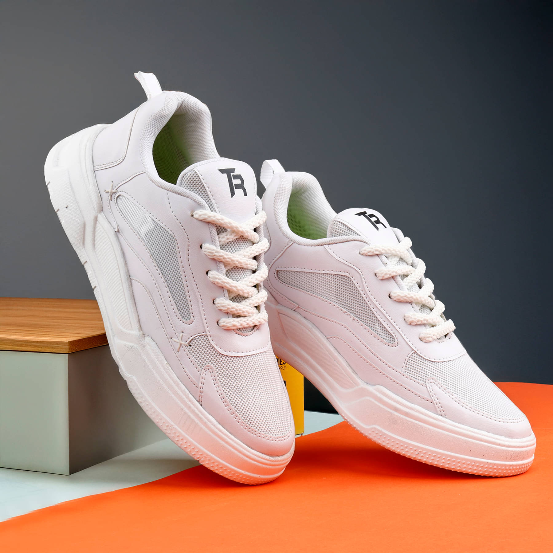     			TR RETRO RUNNING SHOES White Men's Sports Running Shoes