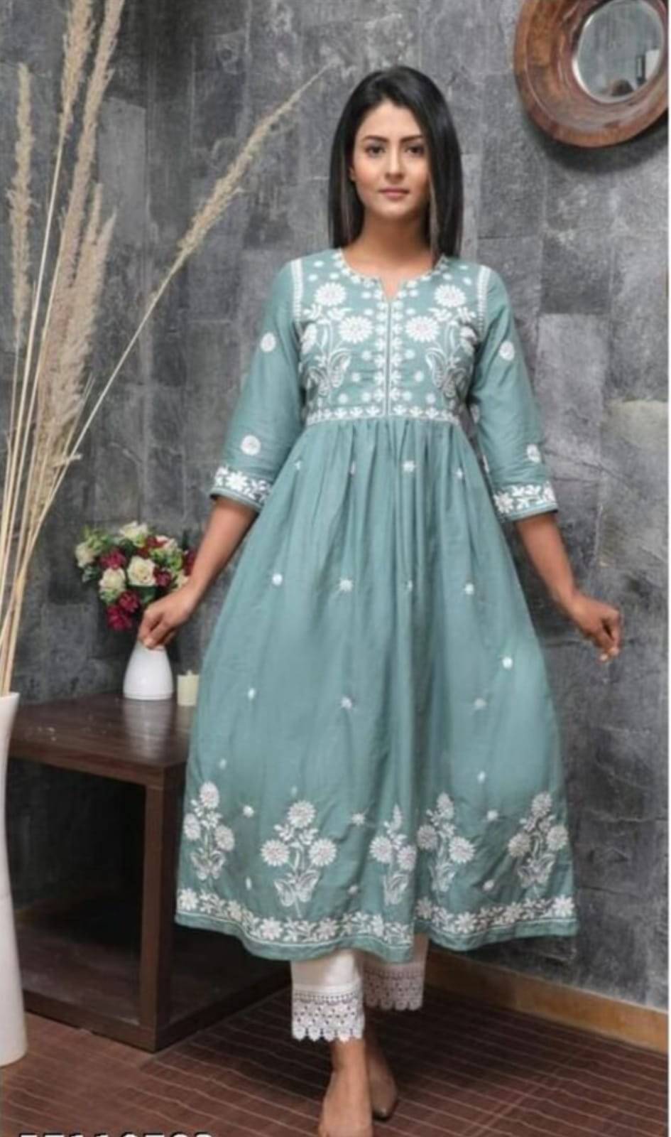     			SHREE JEE FABRICS Pack of 1 Rayon Embroidered Anarkali Women's Kurti - ( Grey )