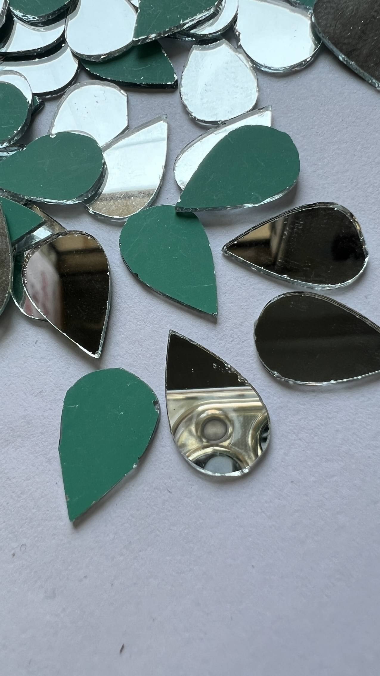     			MIRROR GLASS WORLDWIDE Glass ALMOND SHAPE FOR Jewellery Making, 12*18mm 255pices 100gm ( Pack of 1 )