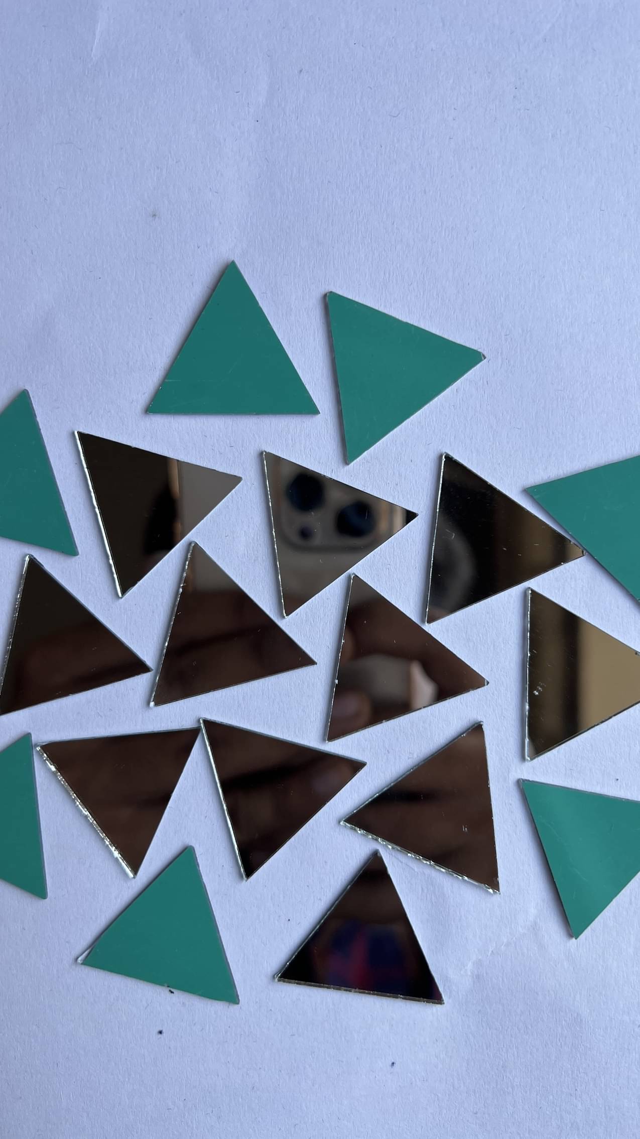     			MIRROR GLASS WORLDWIDE Glass TRIANGLE SHAPE FOR lippan,mud Work, 24*28mm 100pices 100gm ( Pack of 1 )
