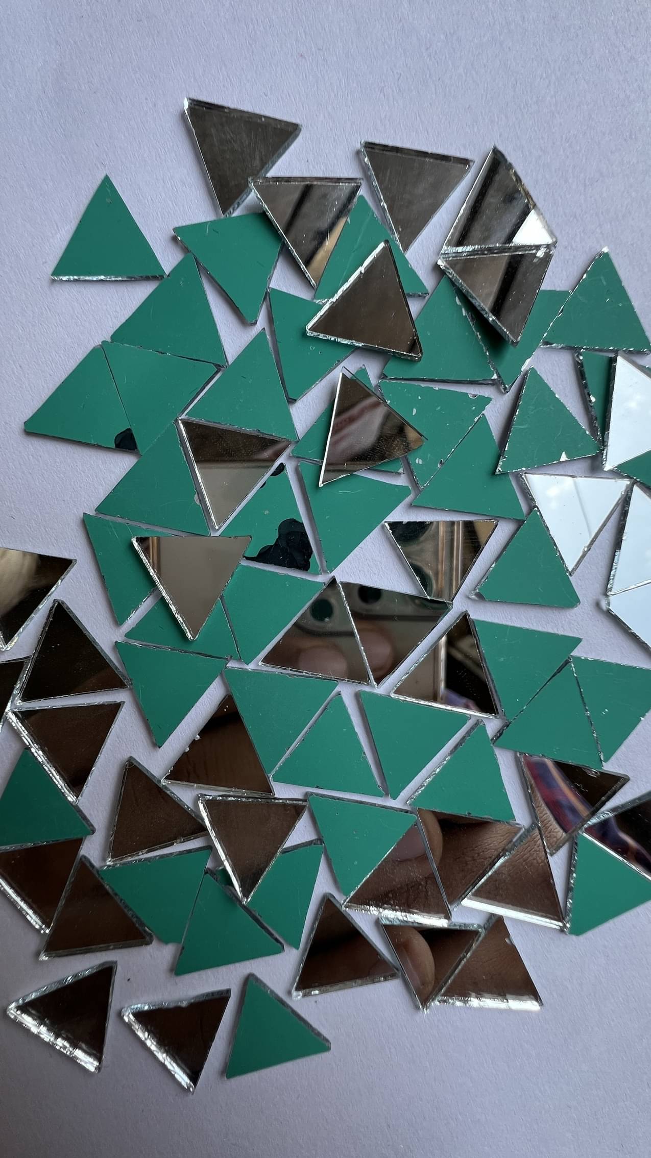     			MIRROR GLASS WORLDWIDE Glass TRIANGLE SHAPE FOR mud Work Art, 12*14mm 335pices 100gm ( Pack of 1 )
