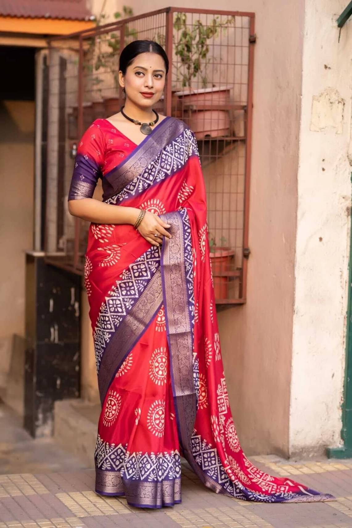 Magneitta Silk Printed Saree With Unstitched Blouse Piece ( Pink ) Magneitta Silk Printed Saree With Unstitched Blouse Piece ( Pink )