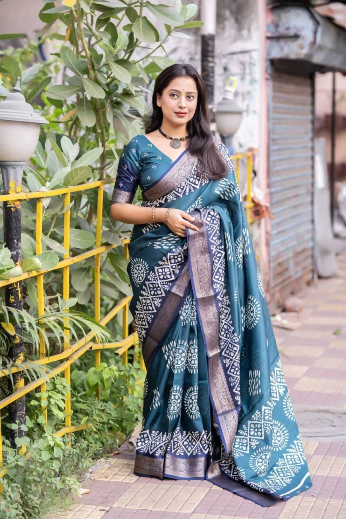     			Magneitta Silk Printed Saree With Unstitched Blouse Piece ( Light Blue )
