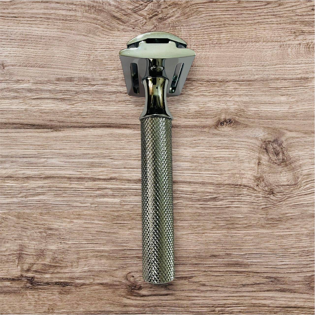     			Romer-7 Manual Travel Friendly Stable Razor for All Skin
