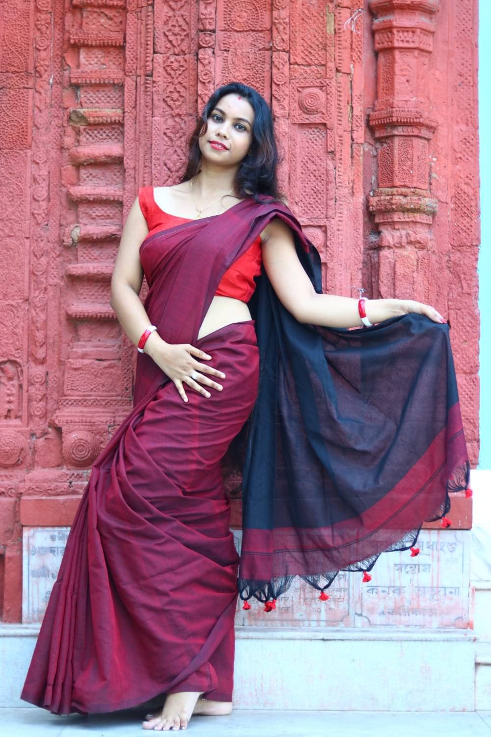     			SARADA HANDLOOM Cotton Solid Saree With Unstitched Blouse Piece ( Maroon )