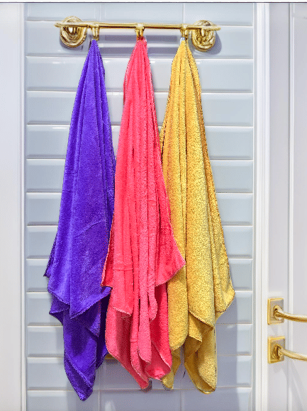     			Finesse Decor Pack of 3 Microfibre Below 300 -GSM Bath Towel ( Yellow )