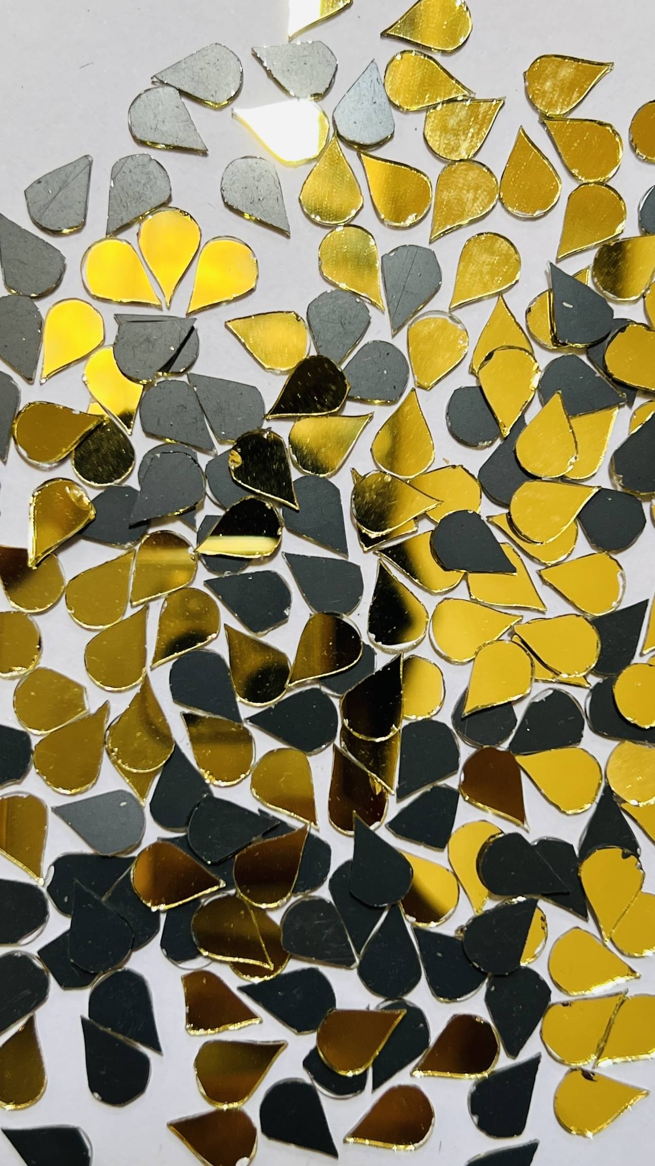     			MIRROR GLASS WORLDWIDE Glass Golden Almond Shape for Fabric Art, 8*13mm 660pices 100gm ( Pack of 1 )