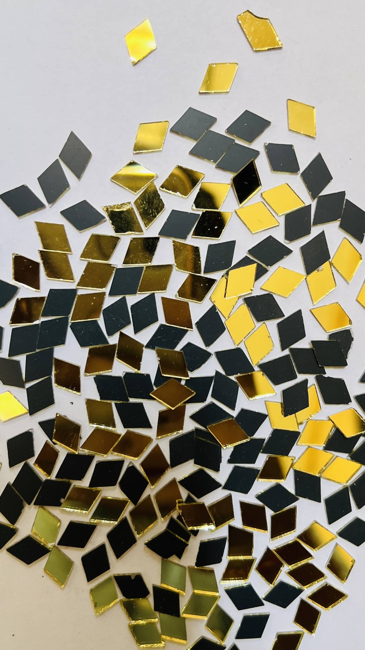     			MIRROR GLASS WORLDWIDE Glass Golden Diamond Shape for lippan Art, 8*11mm 970pices 100gm ( Pack of 1 )