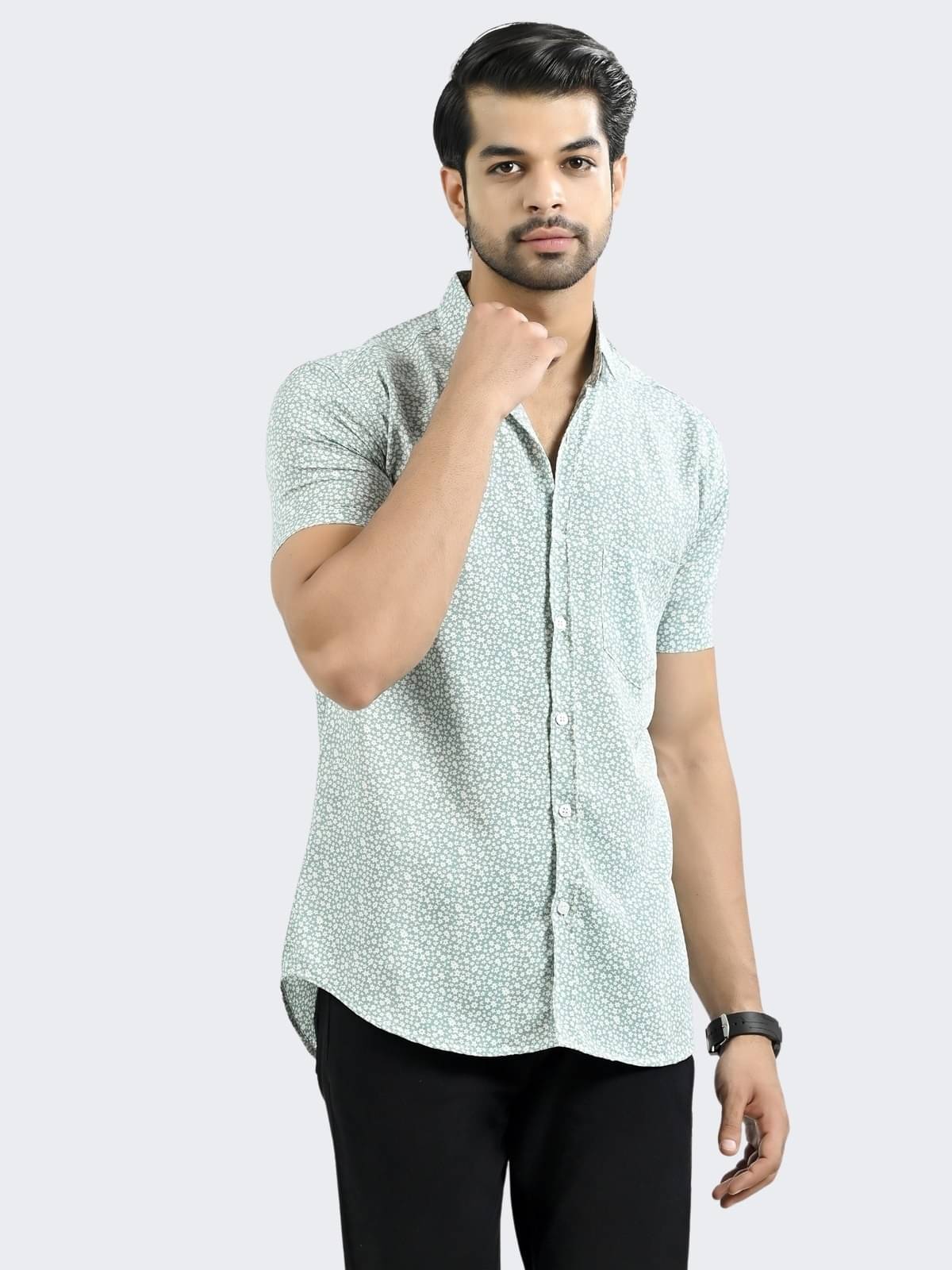     			QuaClo Rayon Slim Fit Solids Half Sleeves Men's Casual Shirt - Green ( Pack of 1 )