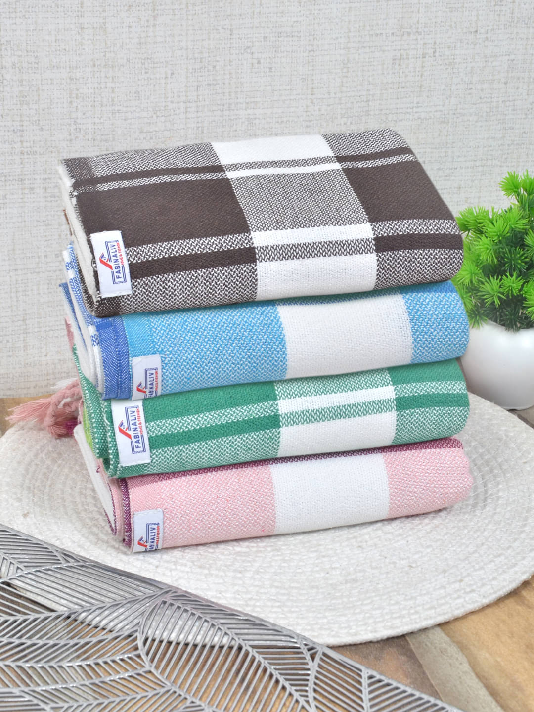     			FABINALIV Pack of 4 Cotton Below 300 -GSM Bath Towel ( Multicolor )