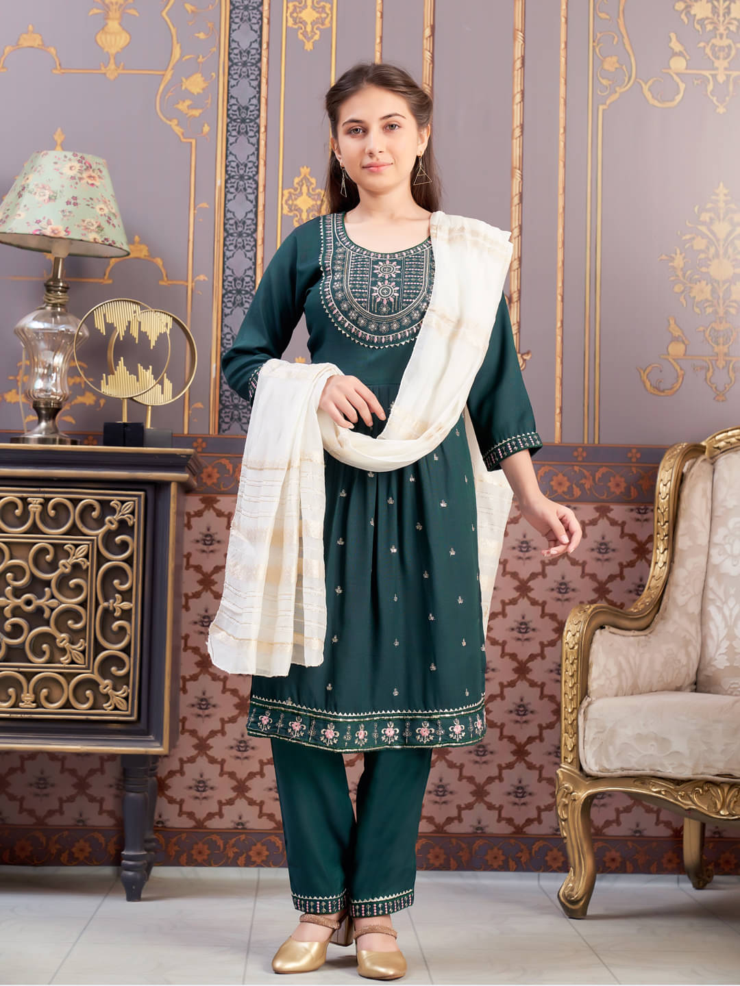     			Aarika Girls Cotton Blend Kurti with Pants ( Pack of 1 , Dark Green )