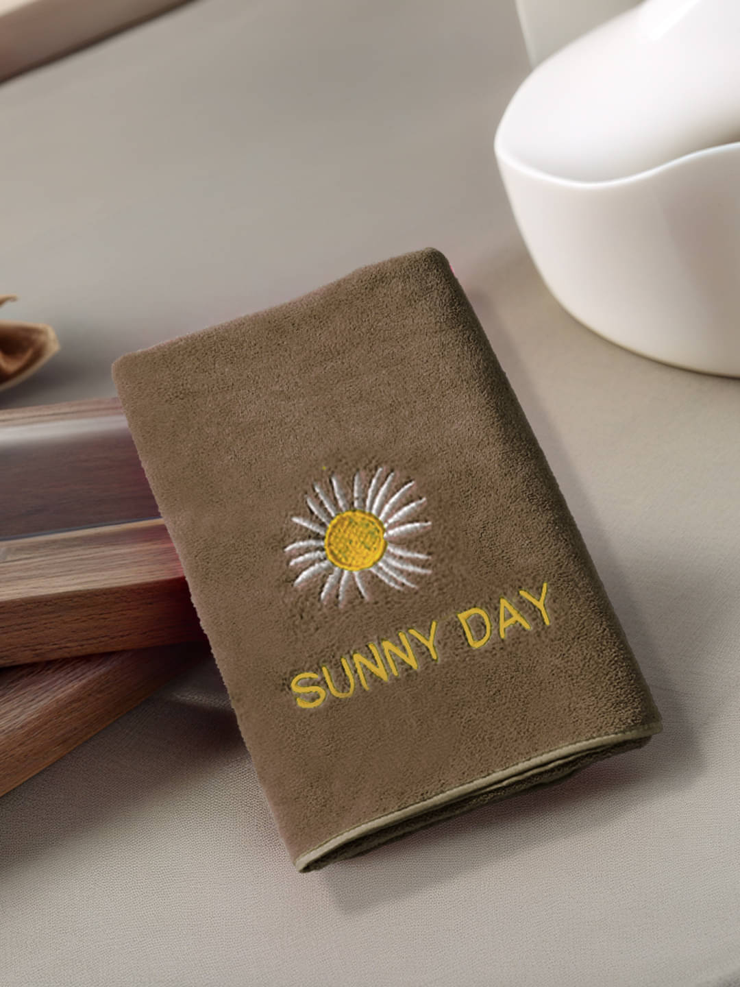     			FABINALIV Pack of 1 Cotton 425 -GSM Bath Towel ( Brown )
