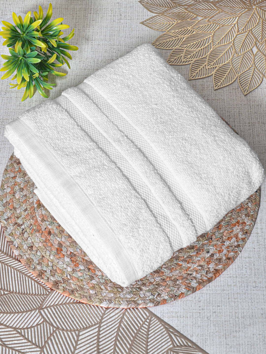     			FABINALIV Pack of 1 Cotton 325 -GSM Bath Towel ( White )