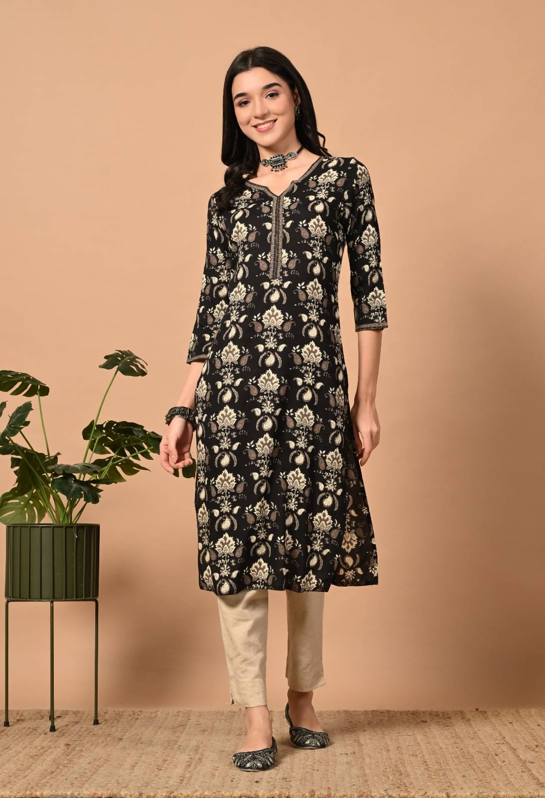 MAUKA Pack of 1 Rayon Printed Straight Women's Kurti - ( Black ) MAUKA Pack of 1 Rayon Printed Straight Women's Kurti - ( Black )