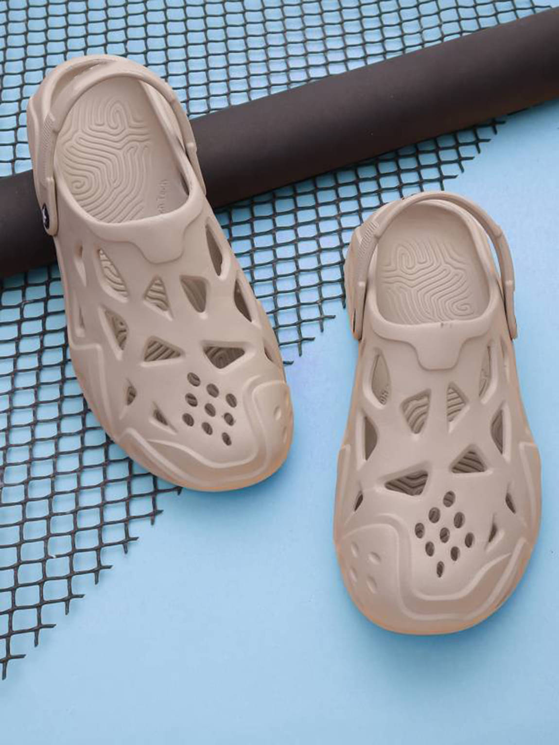     			Secritas - Beige Men's Clogs
