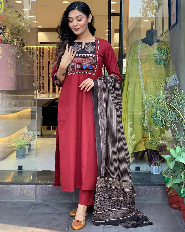 Supar Sleave Viscose Printed Kurti With Pants Women's Stitched Salwar Suit - Maroon ( Pack of 1 ) Supar Sleave Viscose Printed Kurti With Pants Women's Stitched Salwar Suit - Maroon ( Pack of 1 )