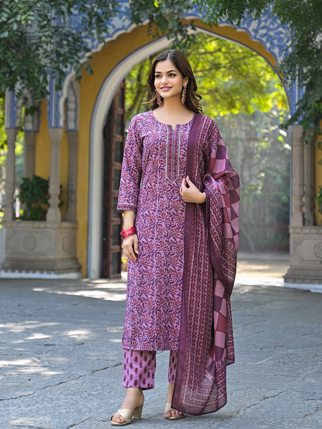 Vaamsi Rayon Printed Kurti With Pants Women's Stitched Salwar Suit - Pink ( Pack of 1 )     			Vaamsi Rayon Printed Kurti With Pants Women's Stitched Salwar Suit - Pink ( Pack of 1 )