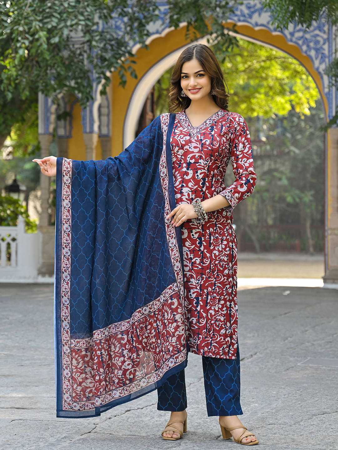     			Vaamsi Rayon Printed Kurti With Pants Women's Stitched Salwar Suit - Maroon ( Pack of 1 )